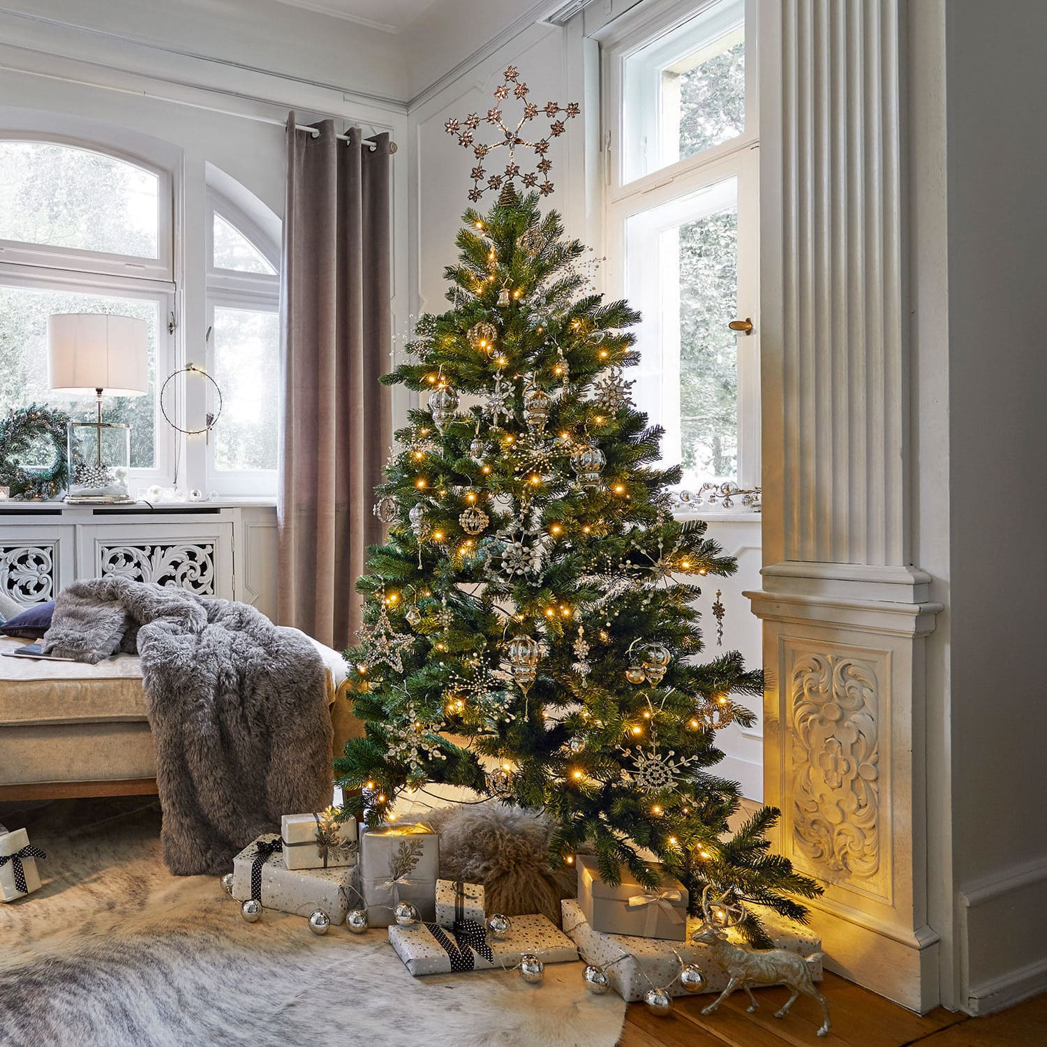 Luxury Living Room with a Heavily Decorated Christmas Tree and Fireplace — Glam Christmas Tree