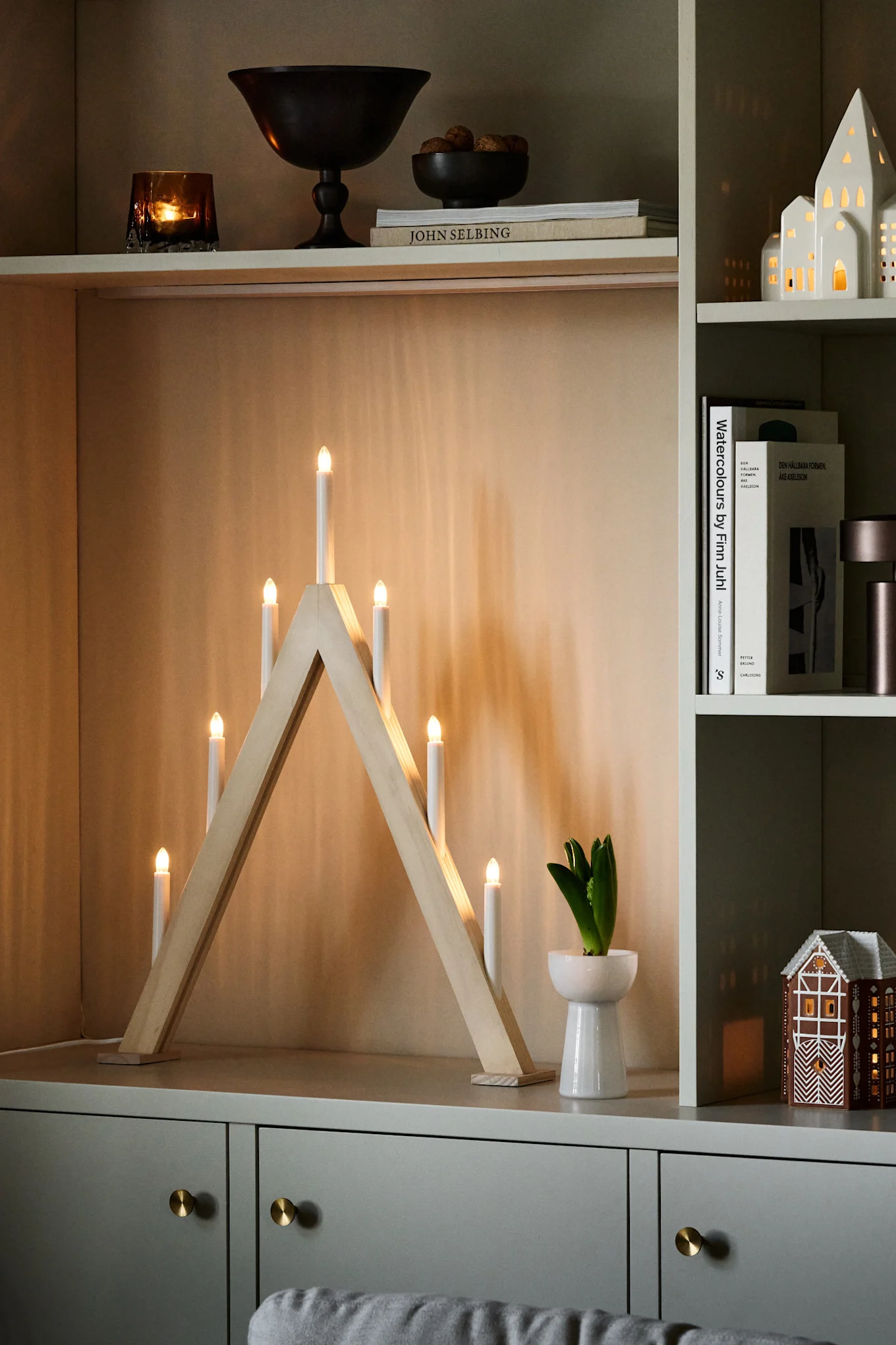 Scandinavian Bookshelf with Advent Candle Holder Scandinavian Bookshelf with Advent Candle Holder — Christmas Bookshelf Decor