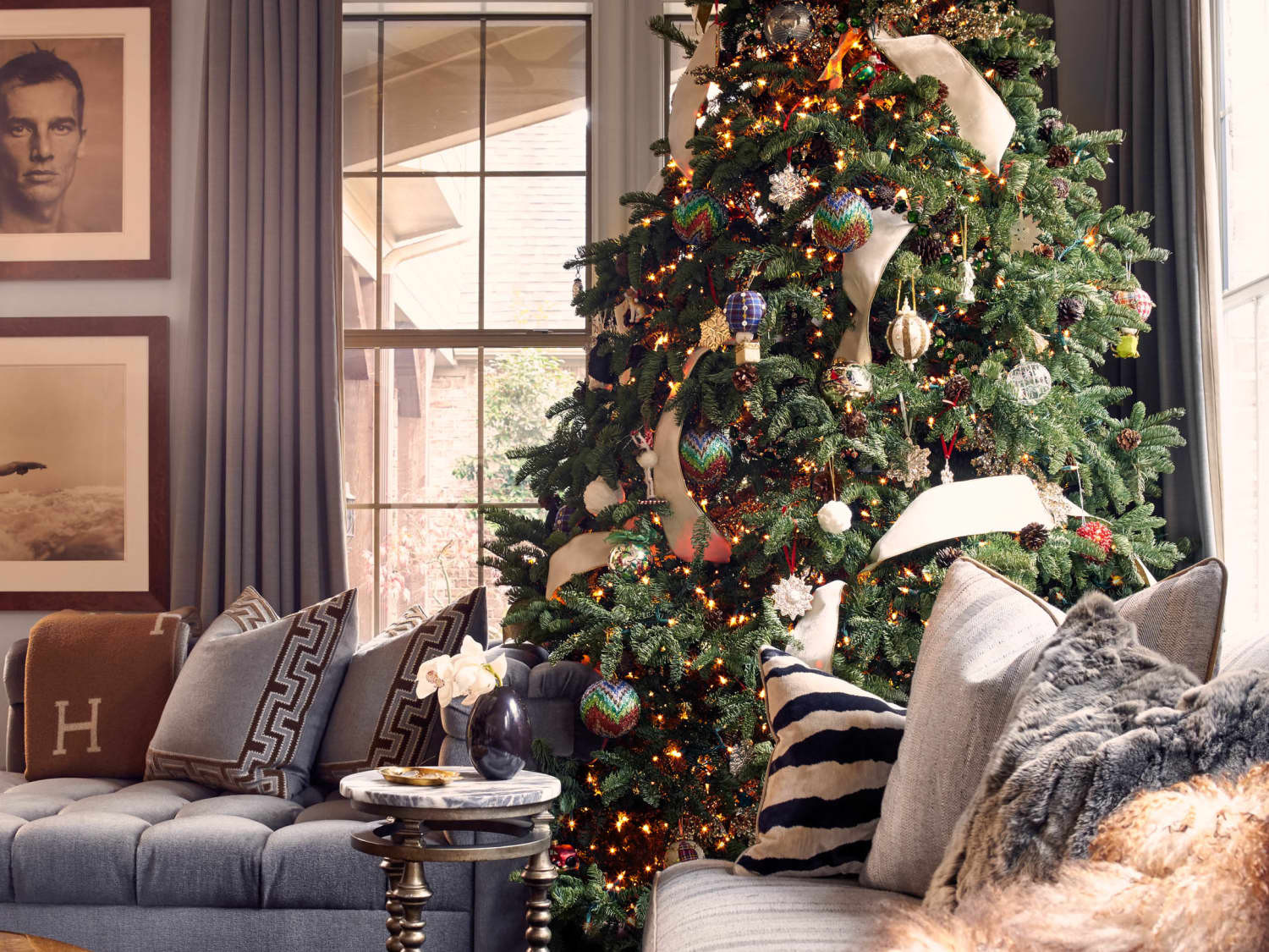 10 Christmas Color Schemes - Decorating Ideas for 2022 | Apartment Therapy