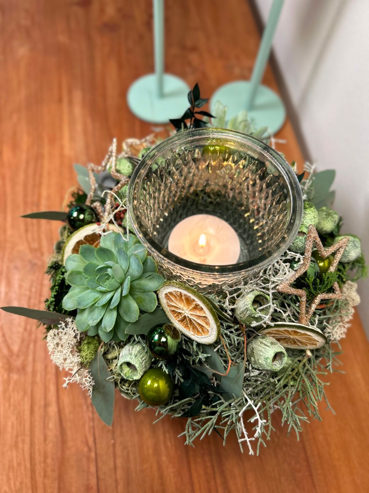 Natural Modern Centerpiece with Succulents and Dried Oranges — Simple Christmas Centerpiece