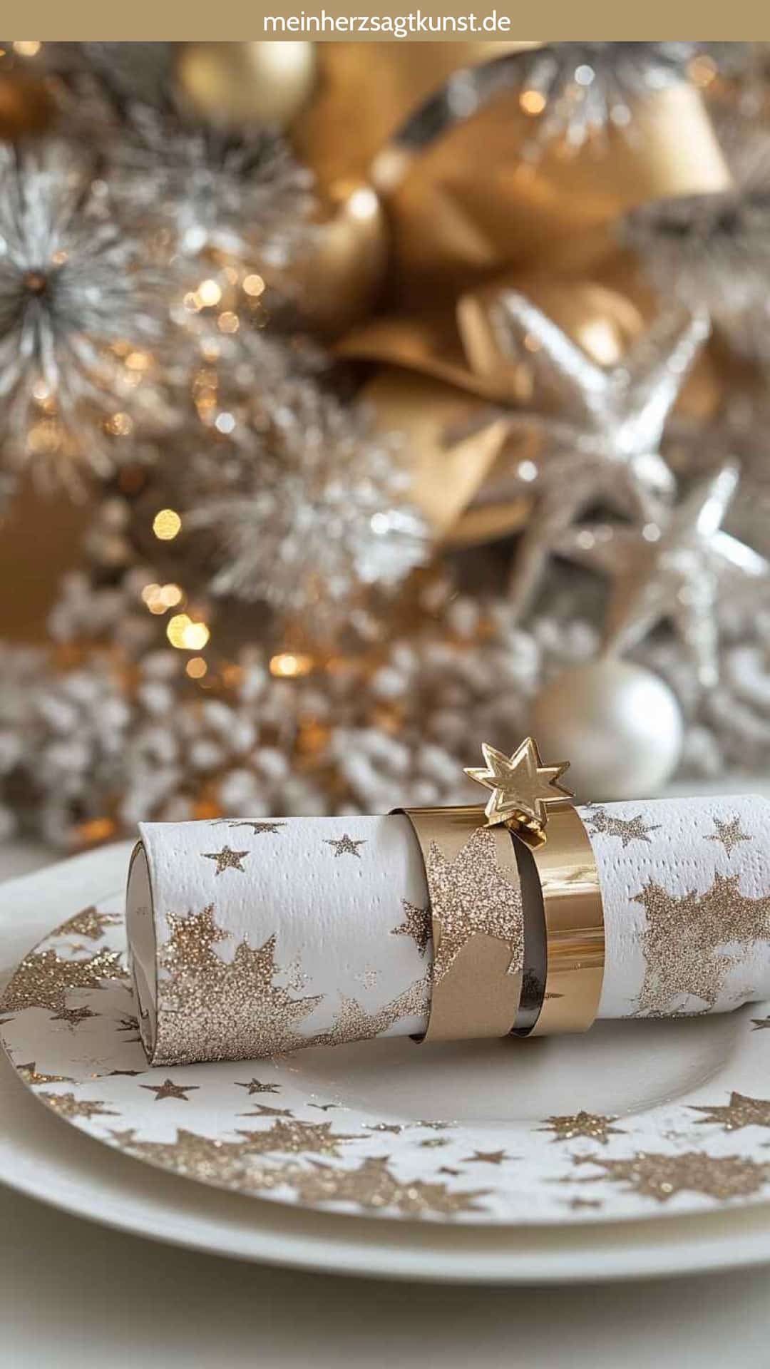 Sparkling Gold Napkin Rings with Star Accents — Gold New Years Eve Decor