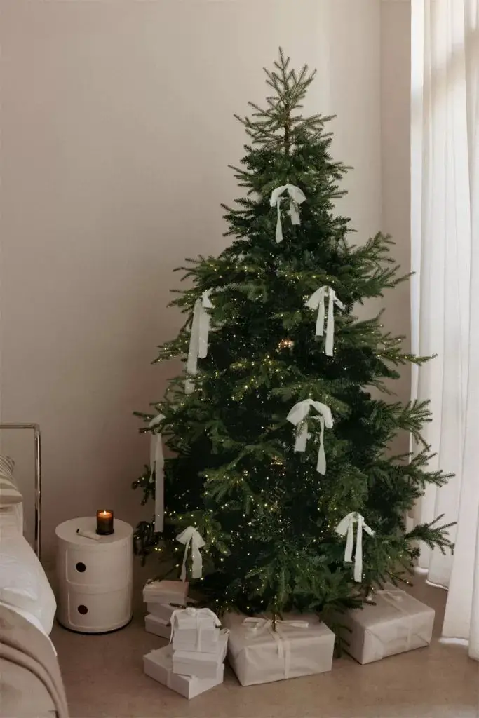 Minimalist Christmas Tree with White Ribbon Bows — Christmas Tree Decorating