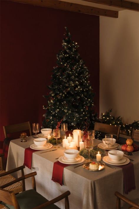 Detailed Christmas Place Setting with Burgundy Napkin and Plaid Charger — Christmas Dining Room Decor