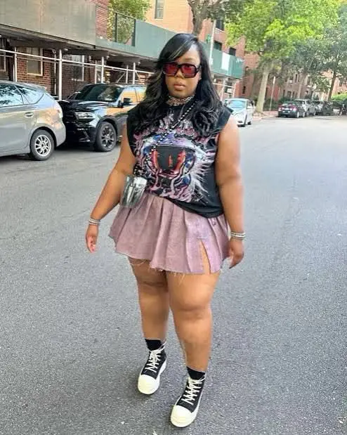 Graphic T-Shirt with Pink Pleated Mini Skirt Graphic T-Shirt with Pink Pleated Mini Skirt — Plus Size Outfits 2027