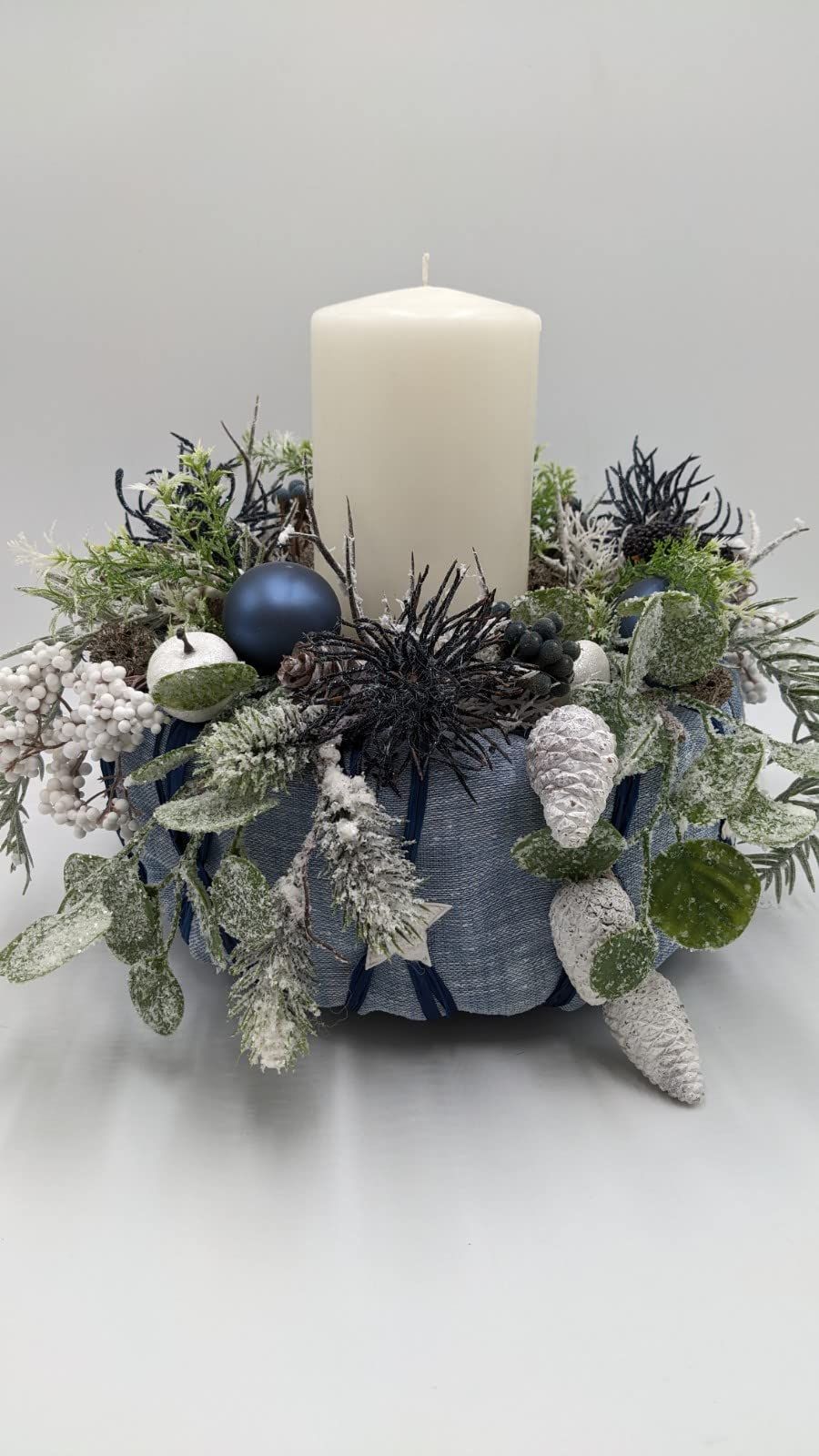 Winter Wonderland Centerpiece with Frosted Greenery and Blue Bauble Winter Wonderland Centerpiece with Frosted Greenery and Blue Bauble — Christmas Centerpiece