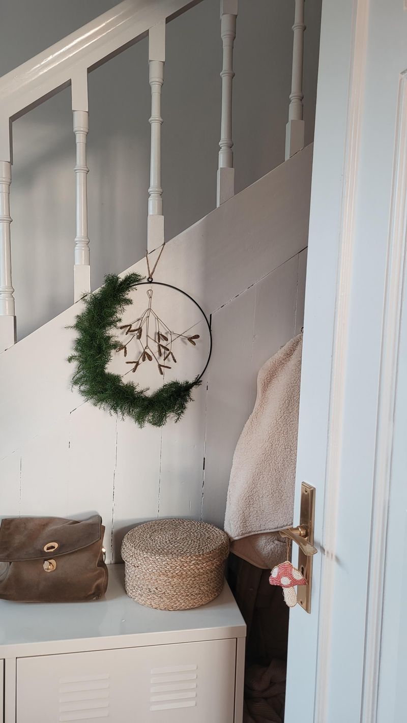 Minimalist Mistletoe Wreath Near Staircase — Christmas Staircase Decor