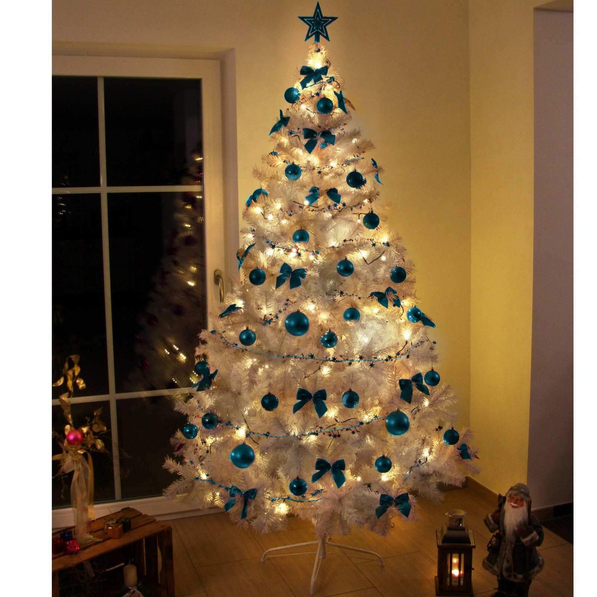 White Christmas Tree with Turquoise Accents and Lights White Christmas Tree with Turquoise Accents and Lights — Christmas Tree Lights