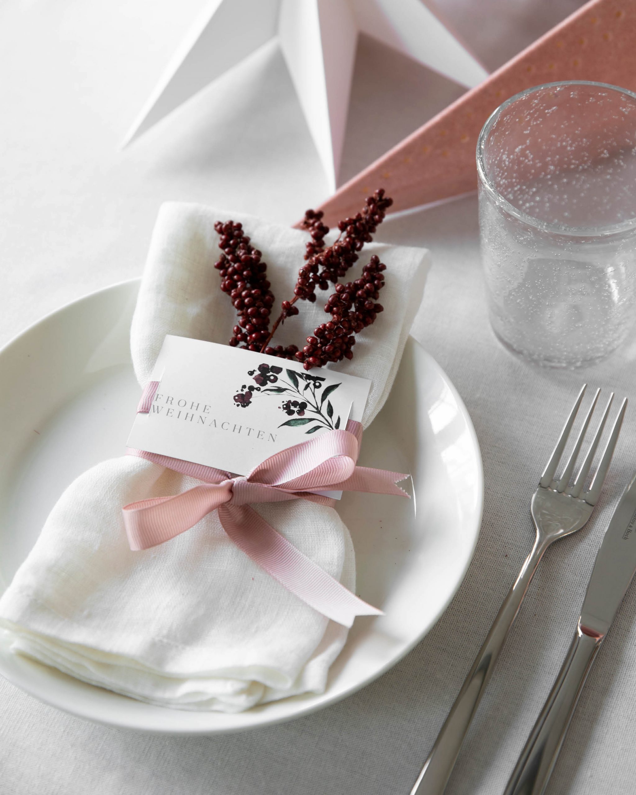6 DIY-Ideen: Weihnachtliche Tischdekoration selber machen