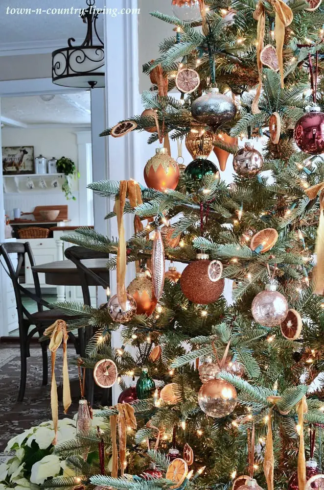 Vintage Christmas Tree with Copper, Gold, and Orange Accents — Vintage Christmas Decor