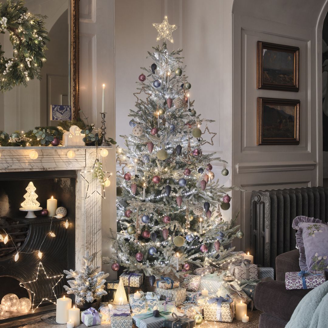Elegant Living Room with Sophisticated Christmas Decor — Christmas Tree Decorating