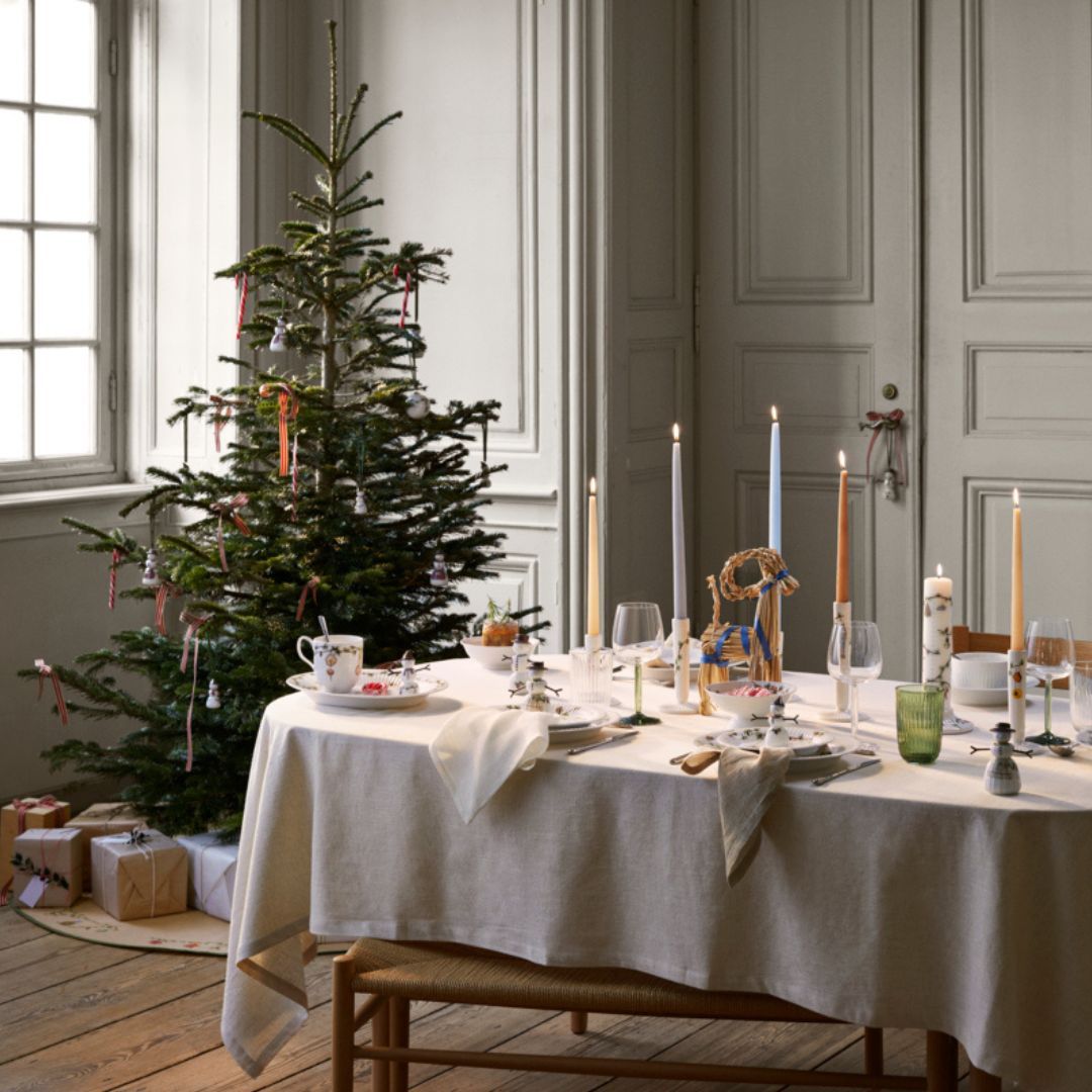 Scandinavian Christmas Dining with Natural Wood and Greenery — Christmas Dining Room Decor