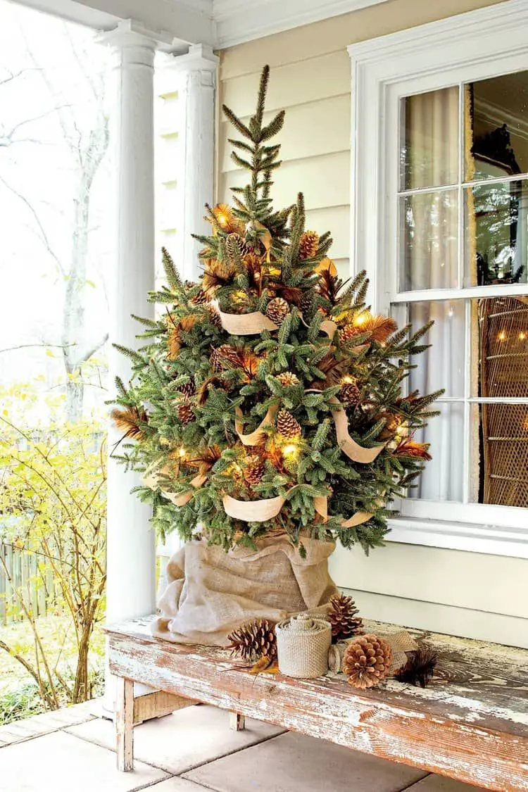 Rustic Burlap-Wrapped Christmas Tree on a Wooden Bench — Small Christmas Porch