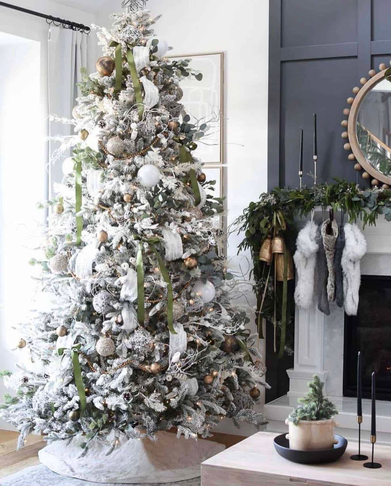 Modern Farmhouse Flocked Tree with Festive Mantel Decor Modern Farmhouse Flocked Tree with Festive Mantel Decor — Flocked Christmas Tree Decor