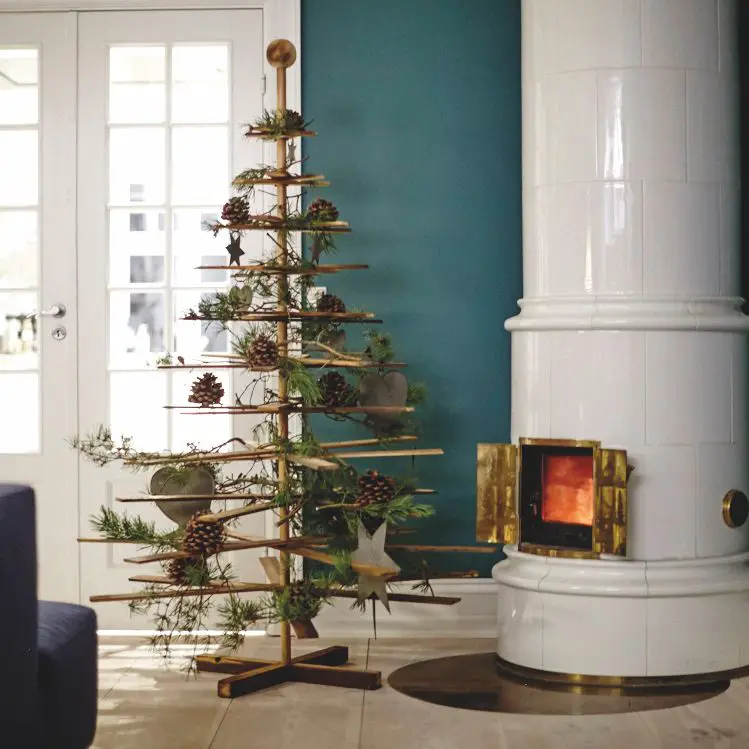Unconventional Wooden Christmas Tree by a Tiled Stove Unconventional Wooden Christmas Tree by a Tiled Stove — Scandinavian Christmas Tree