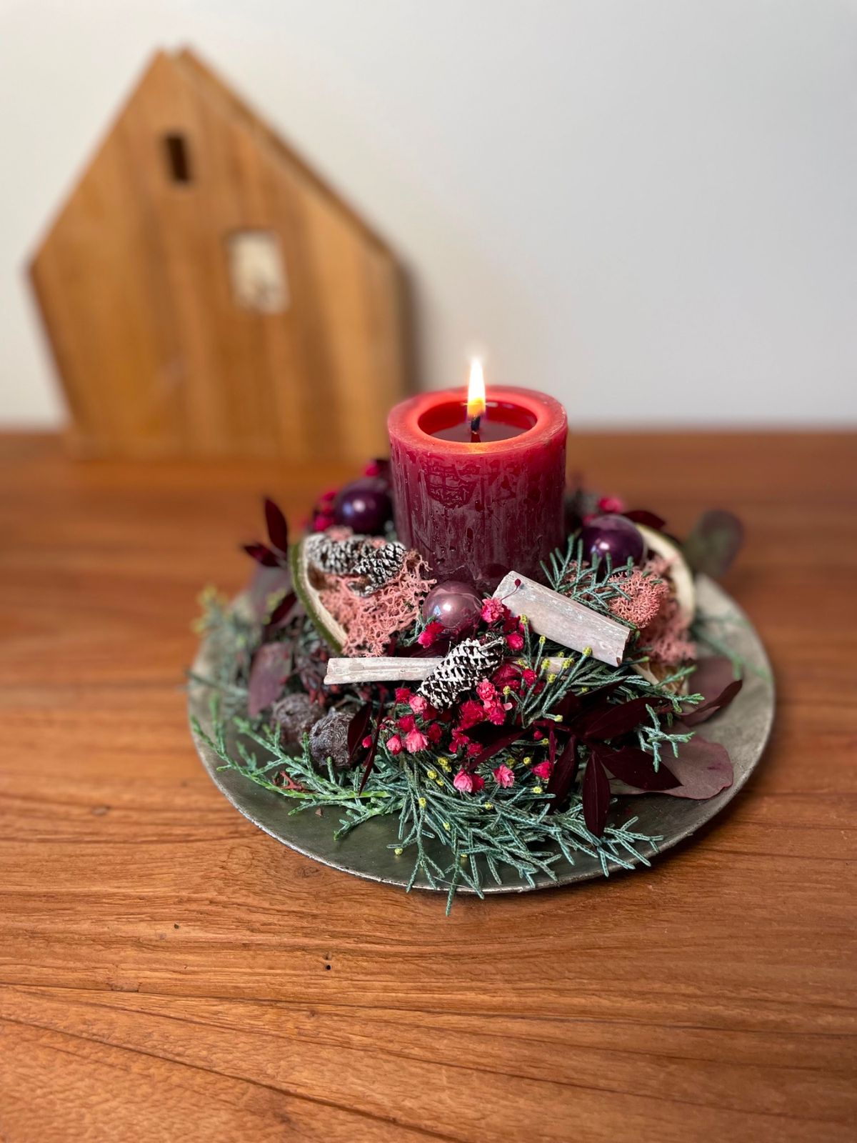 Modern Textured Centerpiece with Deep Red Candle Modern Textured Centerpiece with Deep Red Candle — Christmas Centerpiece