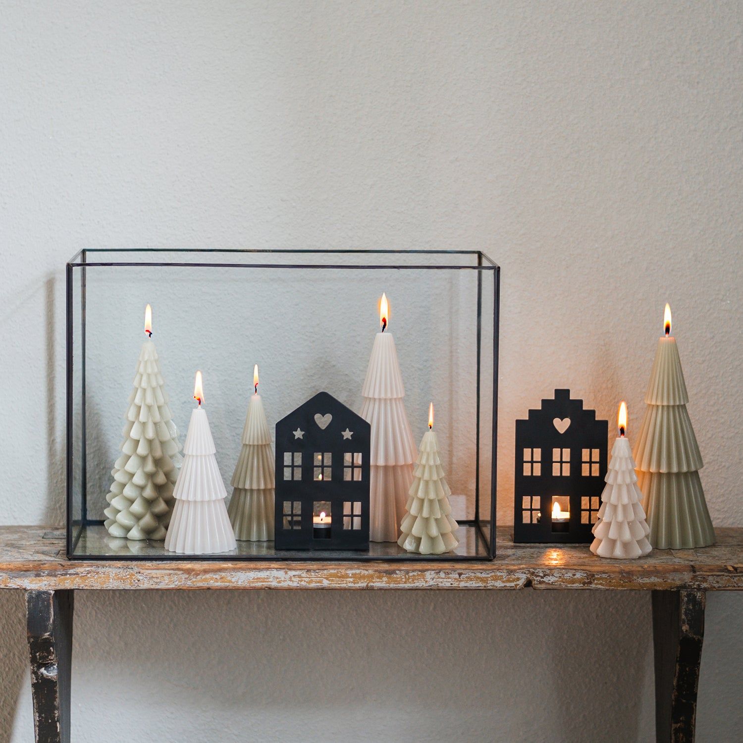Minimalist Christmas Candle Display with Geometric Shapes Minimalist Christmas Candle Display with Geometric Shapes — Christmas Party Decor