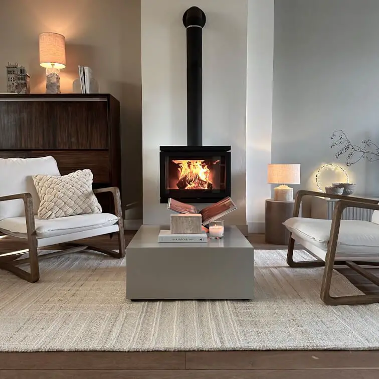 Vintage Country Living Room with Cozy Fireplace Ambiance — Winter Mantel Decor