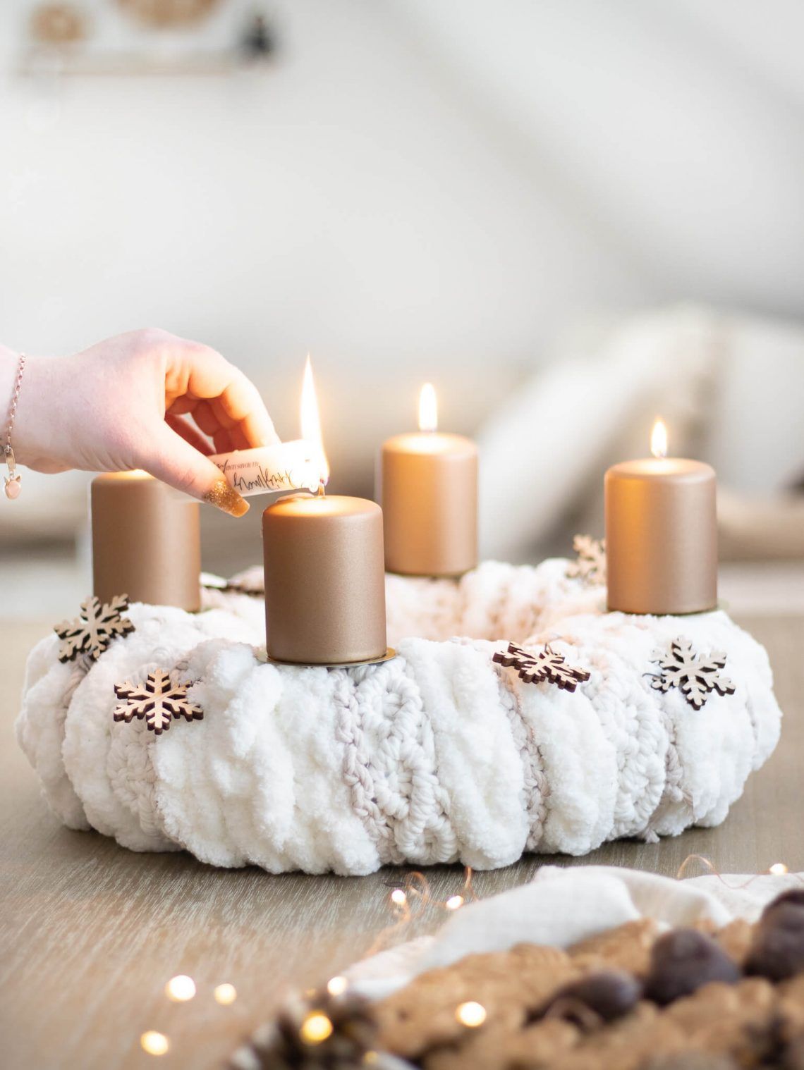 Boho Knit Advent Wreath with Wooden Snowflakes Boho Knit Advent Wreath with Wooden Snowflakes