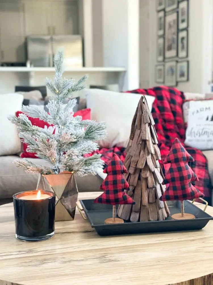Farmhouse Tray with Variety of Decorative Christmas Trees Farmhouse Tray with Variety of Decorative Christmas Trees — Christmas Coffee Table Decor