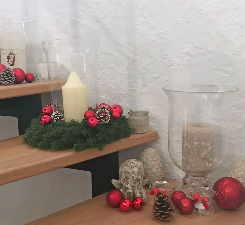 Traditional Red, Green, and Gold Staircase Step Decorations — Christmas Staircase Decor