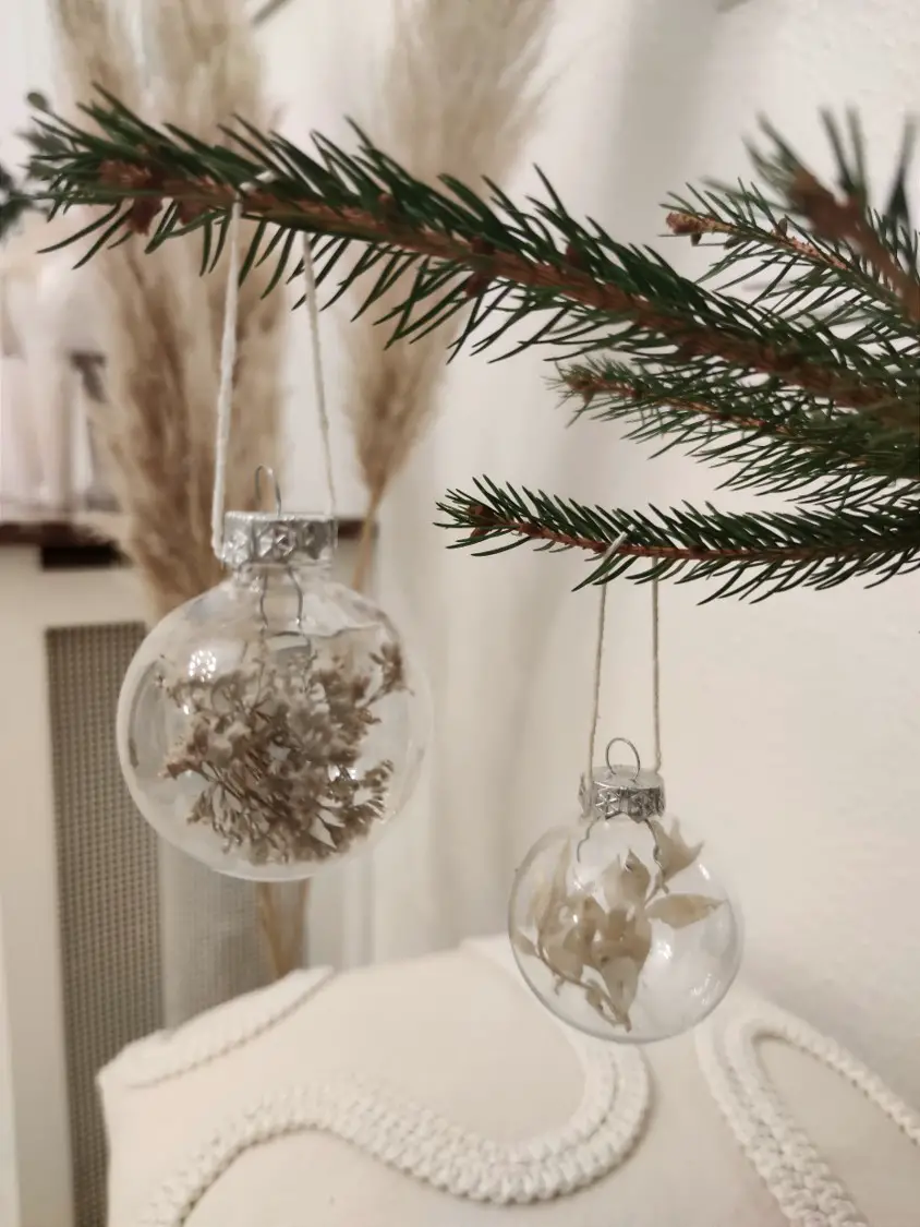 Clear Glass Ornaments with Dried Flowers — Neutral Christmas Tree
