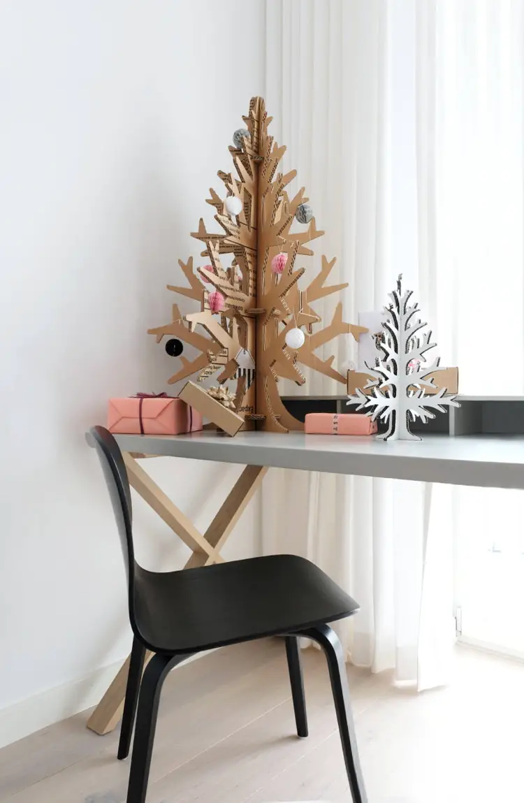 Modern Office Desk with Cardboard and Silver Christmas Trees Modern Office Desk with Cardboard and Silver Christmas Trees — Christmas Office Decor Ideas