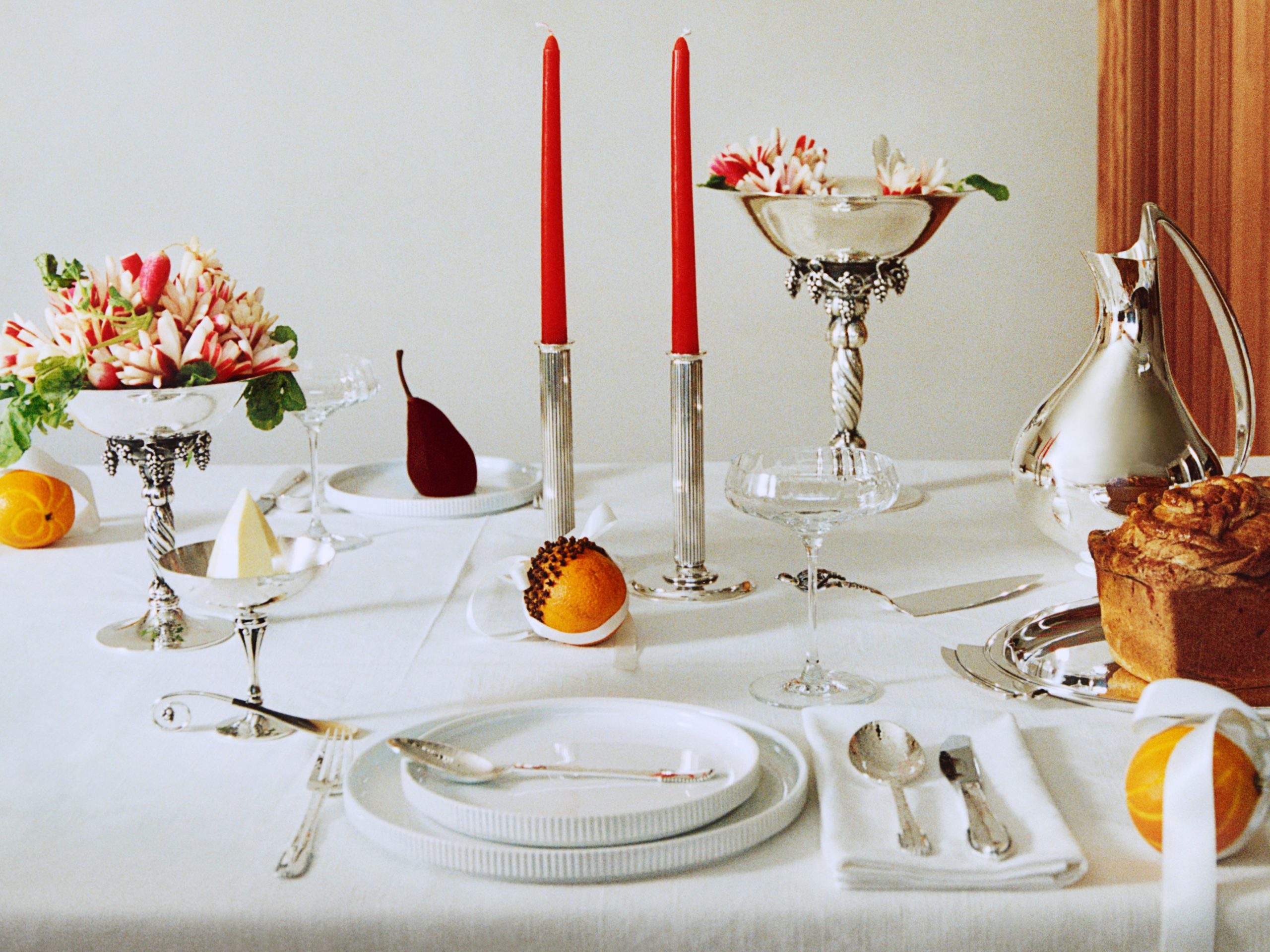 Luxury Christmas Dining with Silver Candelabras Luxury Christmas Dining with Silver Candelabras — Elegant Christmas Table Setting