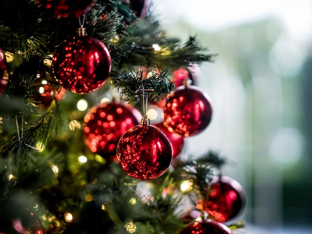Classic Christmas Tree with Vibrant Red Baubles and Bokeh — Christmas Tree Trends 2026