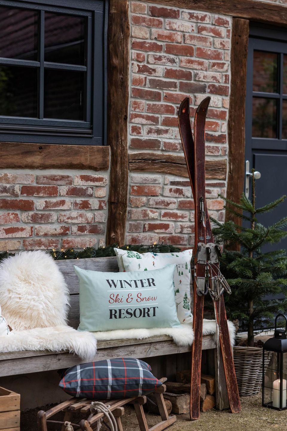Winter Lodge Decor on a Covered Porch Bench — Christmas Yard Decor