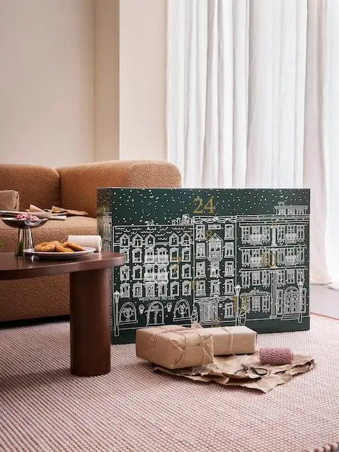 Modern Living Room with a Fully Adorned Christmas Tree and Gifts — Christmas Living Room Decor
