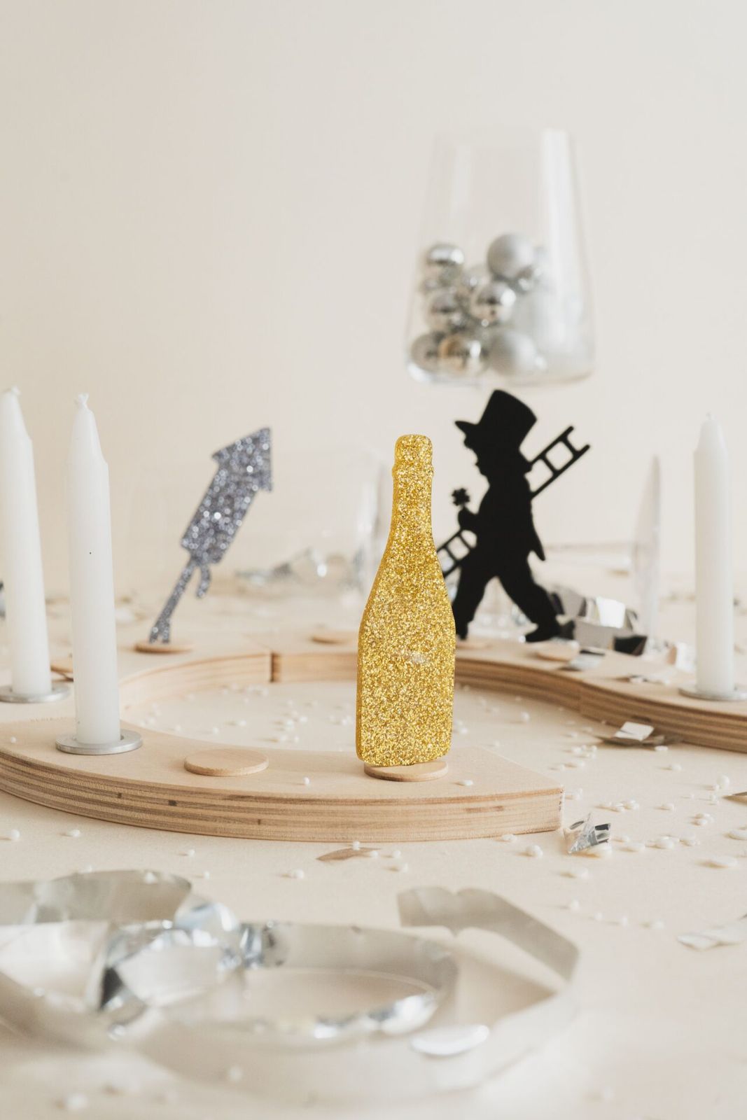 Whimsical Table Decor with Glitter Champagne Bottle and Chimney Sweep Whimsical Table Decor with Glitter Champagne Bottle and Chimney Sweep — New Years Eve Party Decor