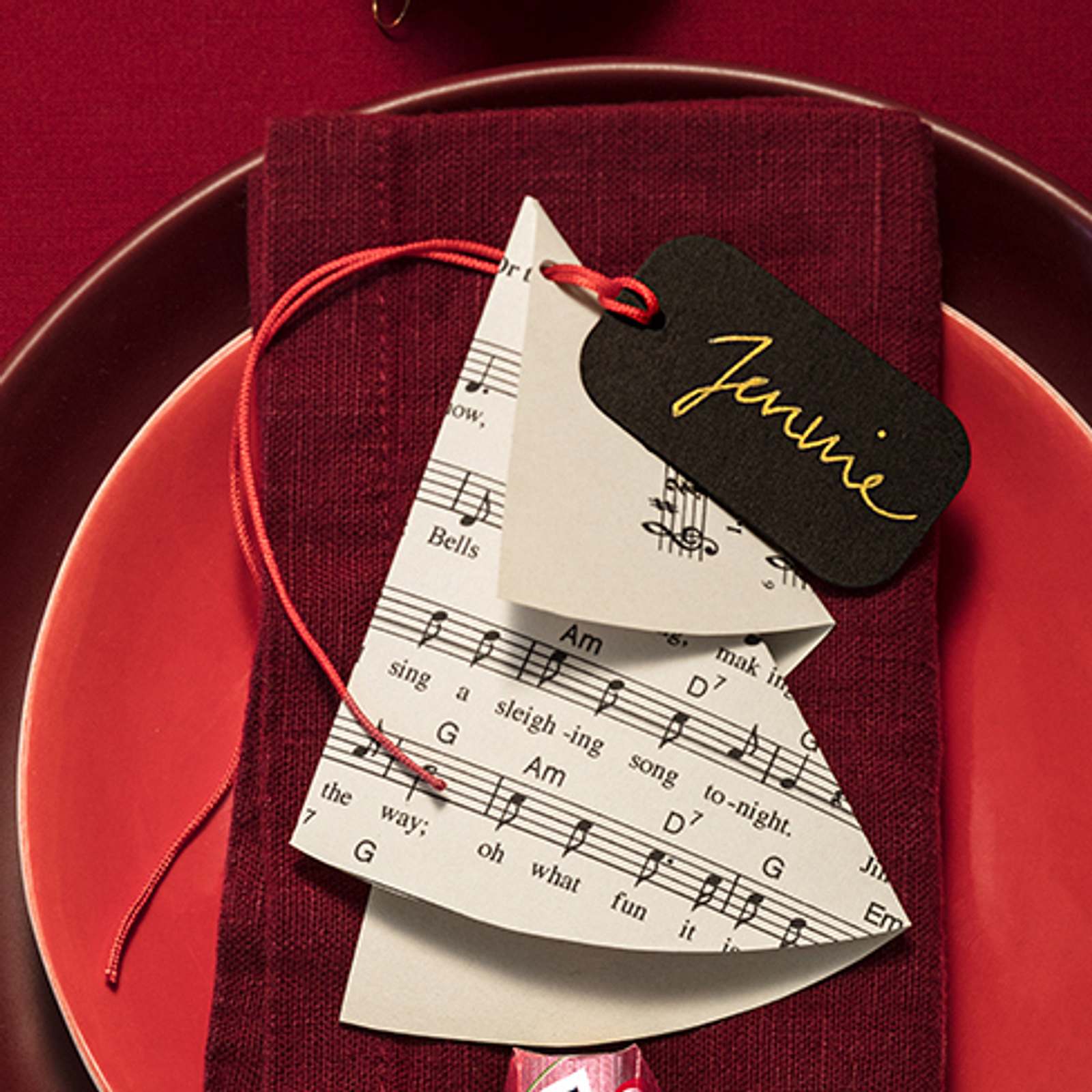 Dining Table DIY Sheet Music Christmas Tree Place Card — Christmas Place Cards