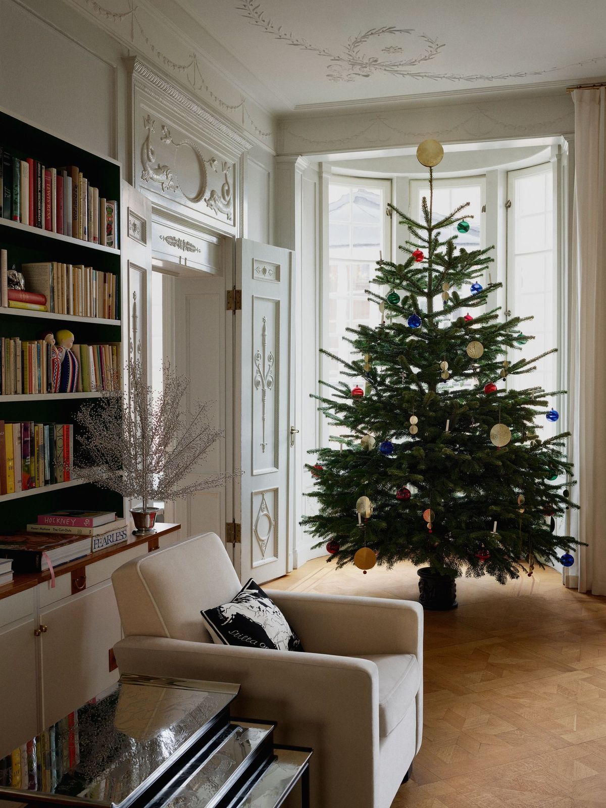 Classic Eclectic Christmas Tree with Colorful Baubles — Christmas Tree Themes
