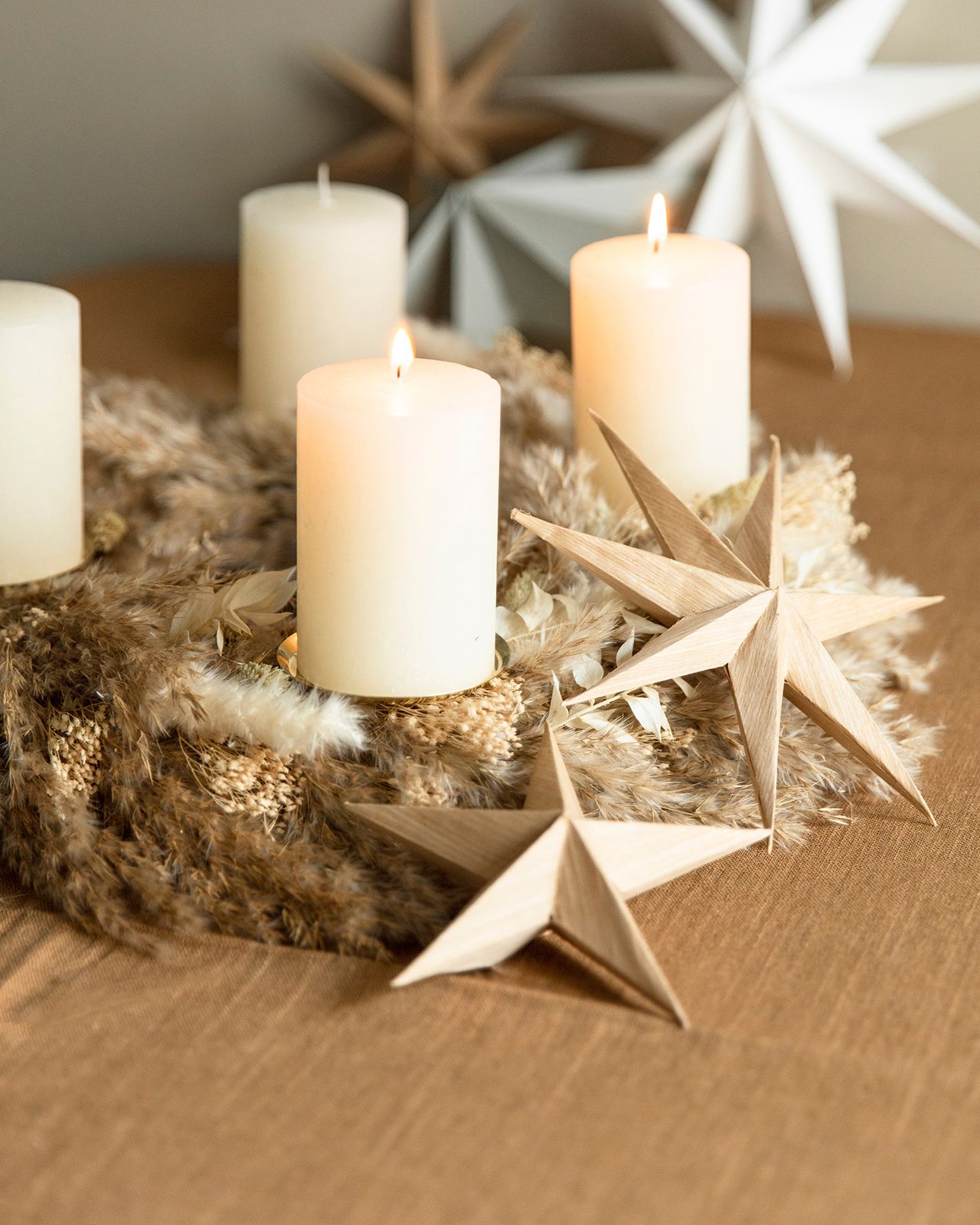 Boho Candle Wreath with Dried Grasses and Wooden Stars Boho Candle Wreath with Dried Grasses and Wooden Stars — Christmas Party Decor