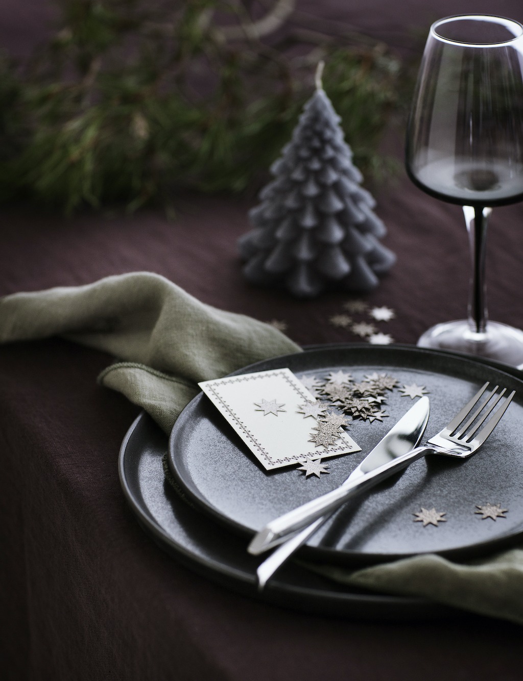 Minimalist Grey and Green with Dark Stoneware and Pine Minimalist Grey and Green with Dark Stoneware and Pine — New Years Eve Table Decor