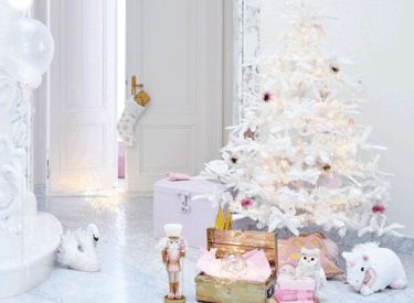 White Flocked Christmas Tree in a Bright Entryway White Flocked Christmas Tree in a Bright Entryway — White Christmas Tree Decor