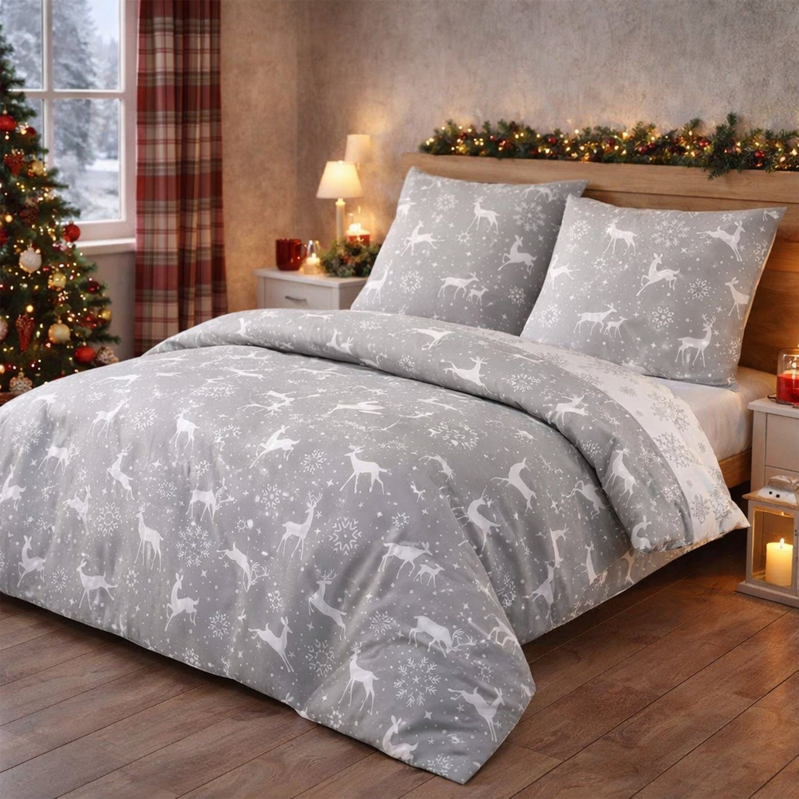 Traditional Christmas Bedroom with Reindeer Bedding — Christmas Bedroom Decor