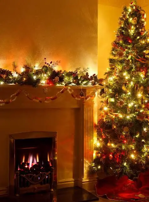 Traditional Fireplace with Garland and Glowing Christmas Tree — Christmas Fireplace Decor