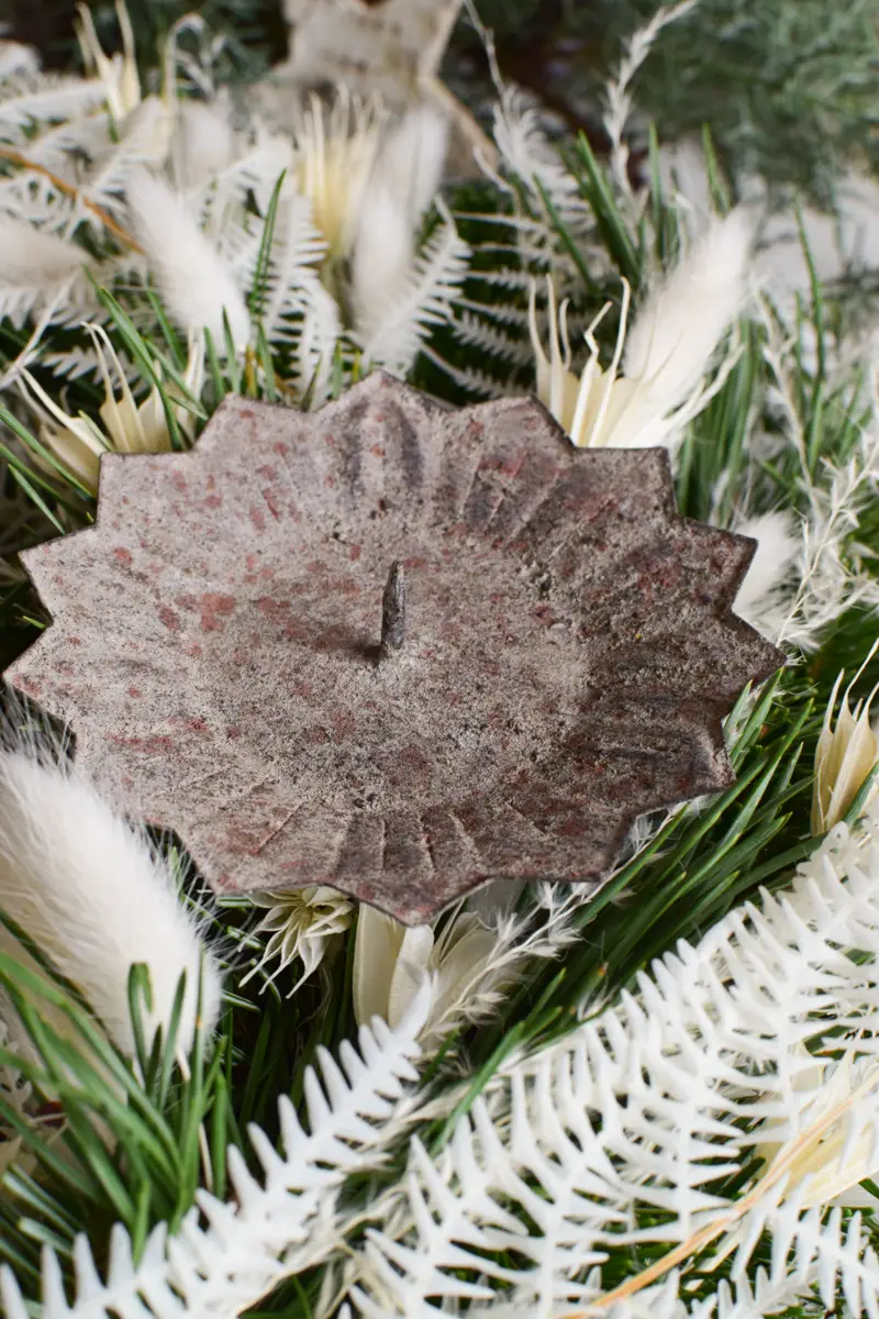 Vintage Star-Shaped Metal Candle Holder with Greenery Vintage Star-Shaped Metal Candle Holder with Greenery — Dollar Tree Christmas Decor