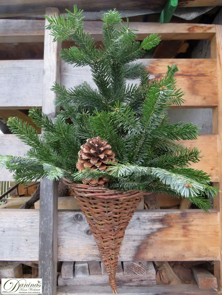 Wall Decor Visual Idea — Christmas Porch Decor