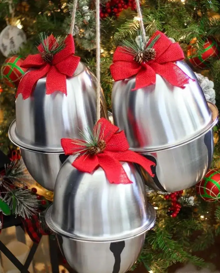 Oversized DIY Jingle Bells with Rustic Burlap Bows — DIY Christmas Decor