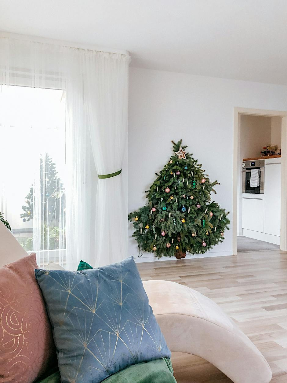Modern Minimalist Wall-Mounted Tree — Christmas Tree Trends