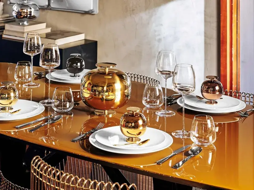 Elegant Gold Spheres as a Modern Dining Table Centerpiece — Gold New Years Eve Decor