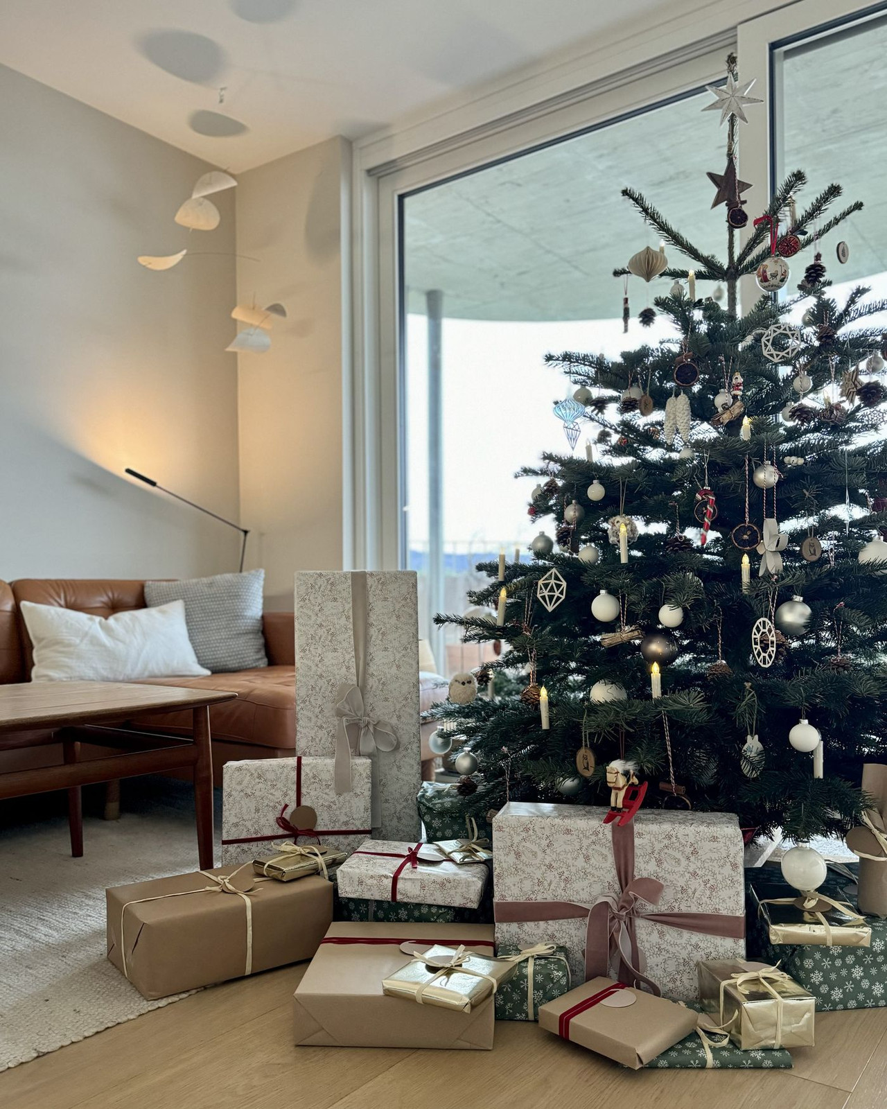 Scandinavian Living Room with Decorated Christmas Tree and Gifts Scandinavian Living Room with Decorated Christmas Tree and Gifts — Simple Christmas Decor