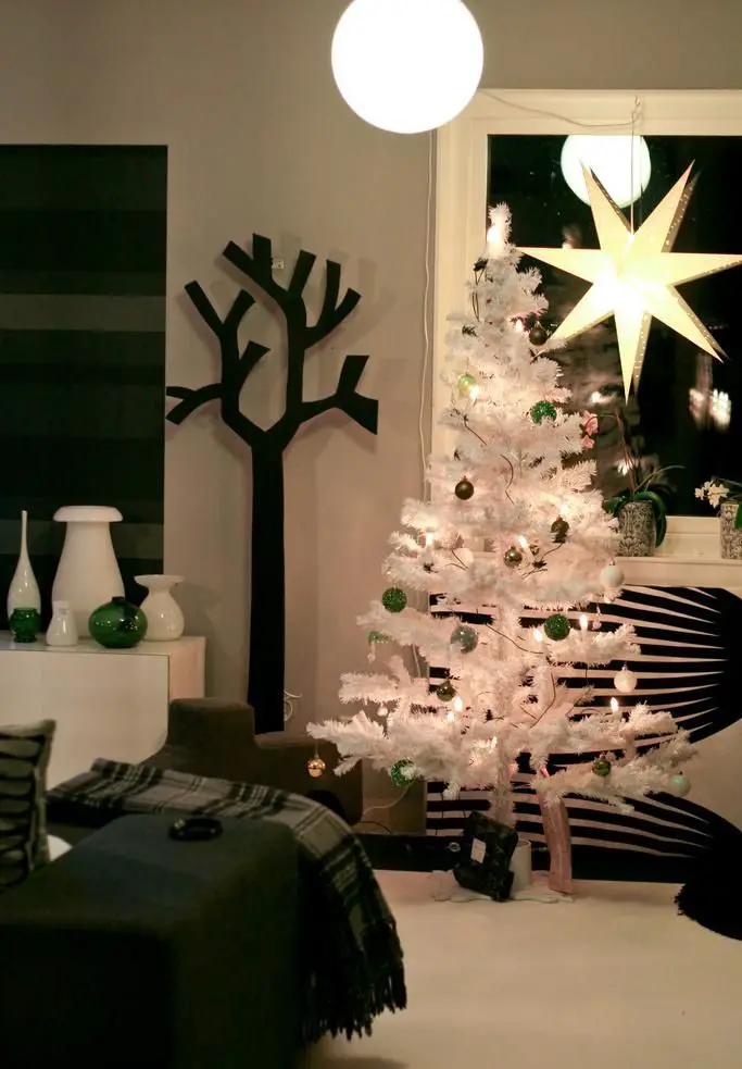 Modern Living Room with a Striking White Christmas Tree Modern Living Room with a Striking White Christmas Tree — Christmas Fairy Lights Living Room