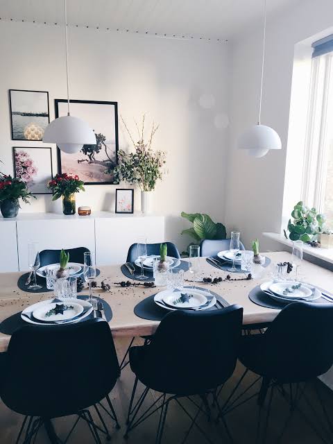 Modern White, Blue, and Green Table Setting with Porcelain Modern White, Blue, and Green Table Setting with Porcelain — New Years Eve Table Decor