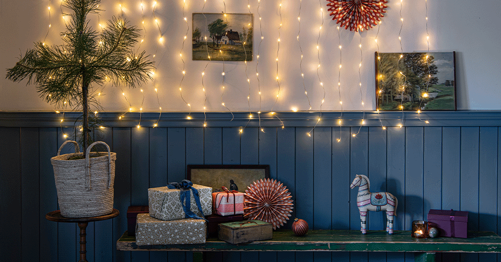 Rustic Christmas Display with Wooden Horse and Gifts — Rustic Christmas Decor