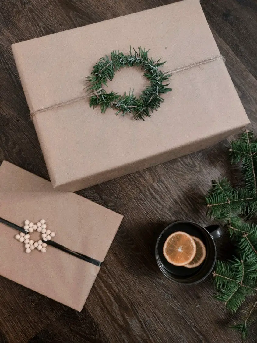Minimalist Kraft Paper Gifts with Natural Embellishments — Christmas Gift Wrapping