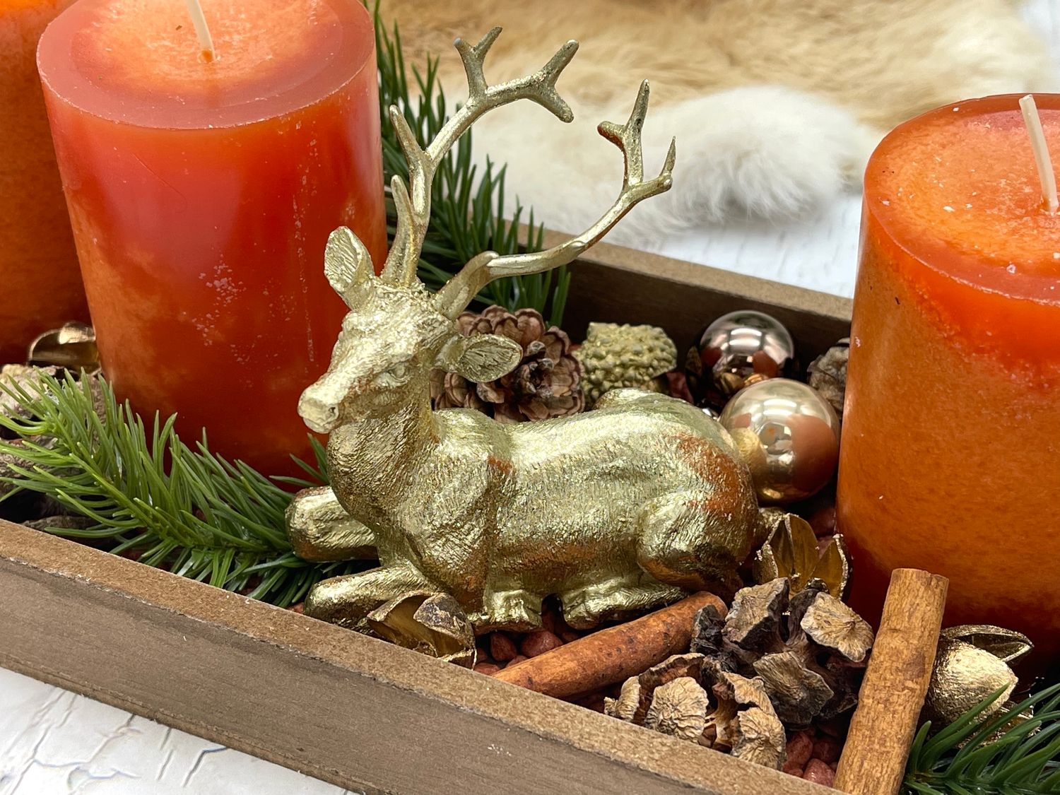 Traditional Christmas Tiered Tray with Gold Reindeer and Cinnamon