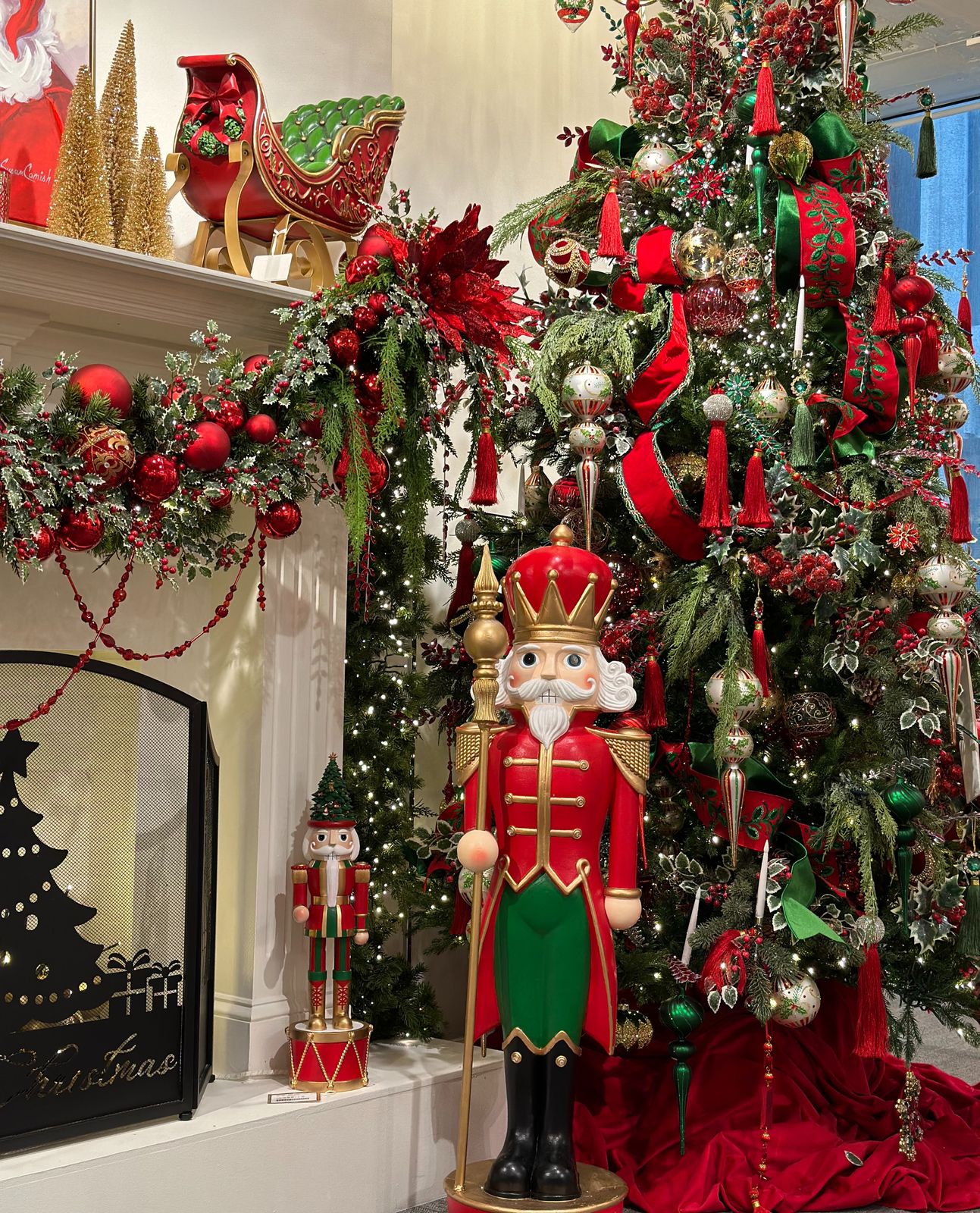 Maximalist Christmas Tree with Red, Green, and Gold Decor — Elegant Christmas Tree